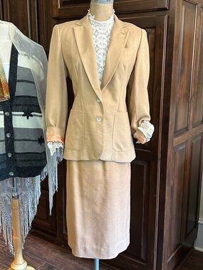 1980’s Country Set Sz 4 Tan Two-Piece Blazer & Skirt Set